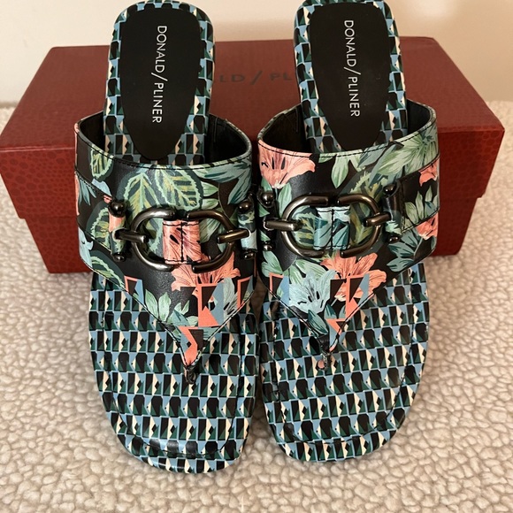 Donald Pliner Sandals - Picture 2 of 9